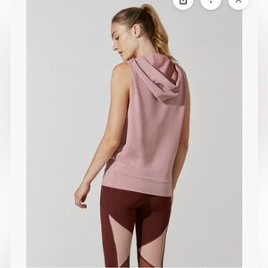 LULULEMON— Sleeveless Mauve Top